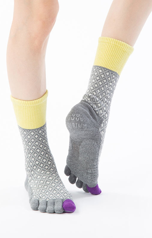 4237 knitido grip toe socks pilates