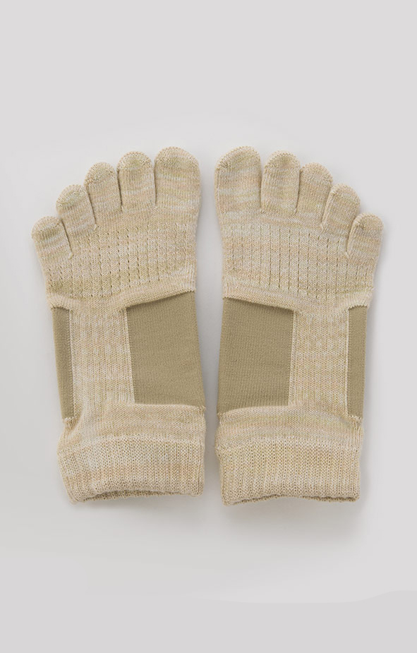 5942 5538 beige yoga grip toe socks pilates