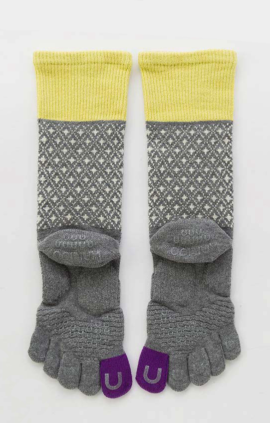 4237 toe grip socks for pilates yoga