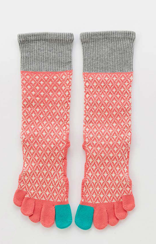 4238 coral toe socks for pilates yoga