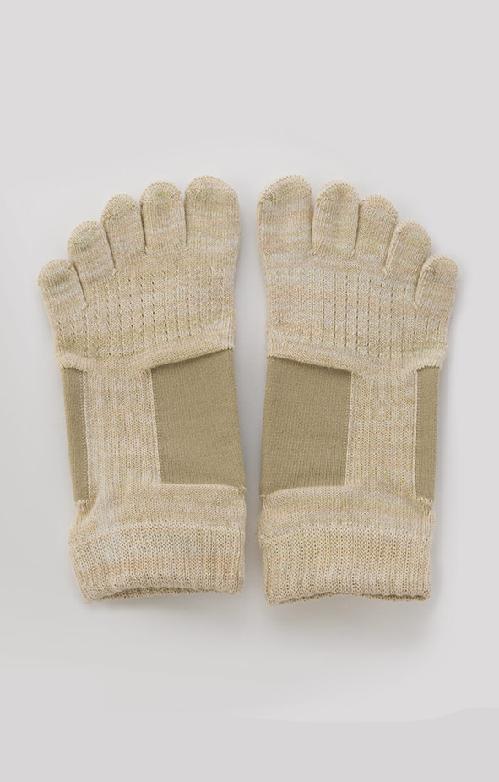 5531 beige yoga grip toe socks pilates